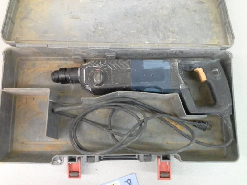 lot 166 image: Bosch Bulldog 11224VSR Drill (1)