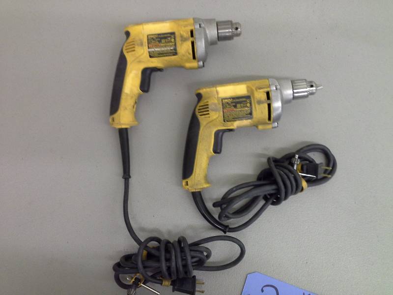 lot 224 image: DeWalt DW217 VSR Drill (2)