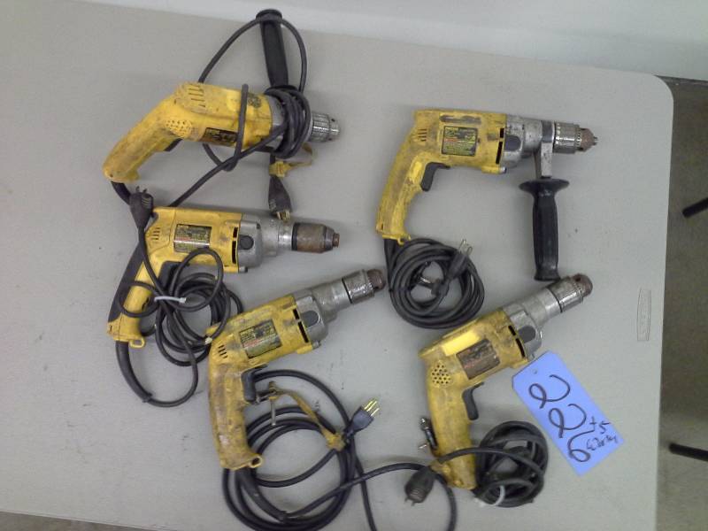lot 226 image: DeWalt DW235G VSR Drill (5)