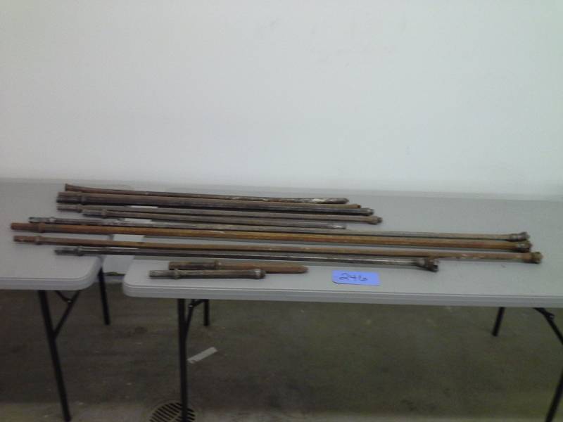 lot 246 image: Lot of Bits