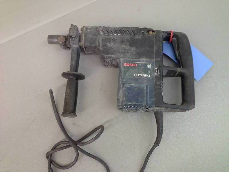lot 8 image: Bosch 11232EVS Hammer Drill (1)