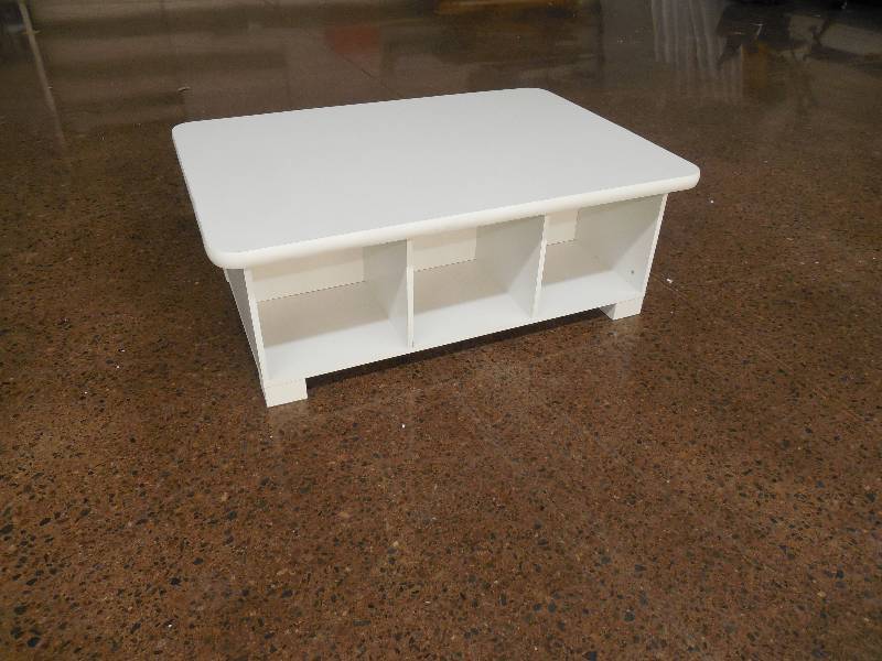 lot 10 image: ClosetMaid 6-Cube Activity Table - White