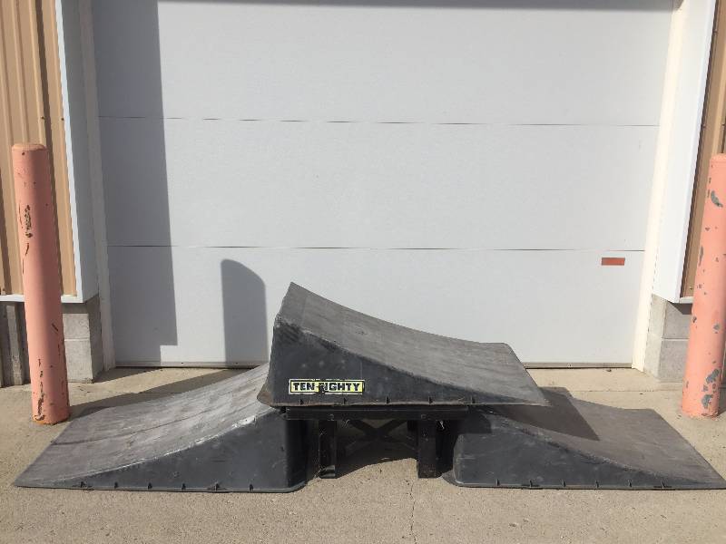 SKATE BOARD RAMPS