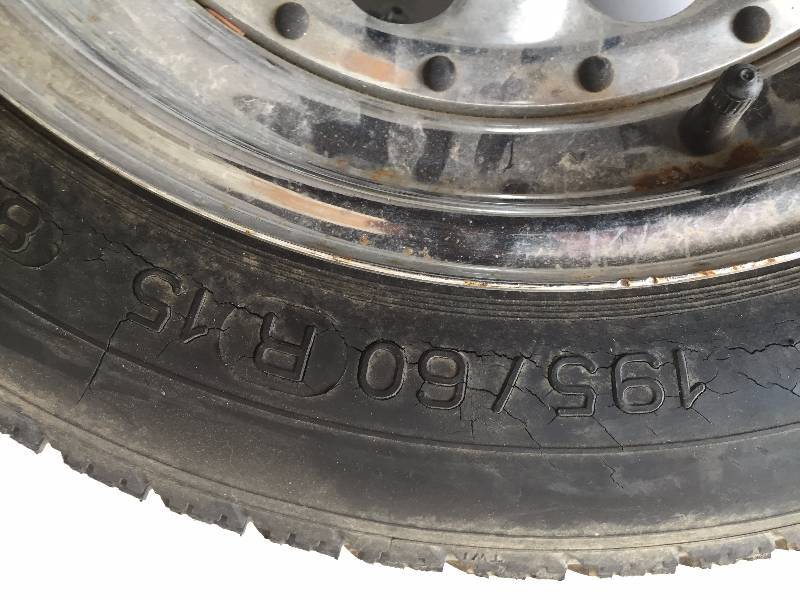 PONTIAC AND KEYSTONE WHEELS WITH TIRES