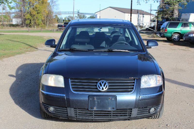 lot 1 image: 2005 Volkswegen Passat GLS
