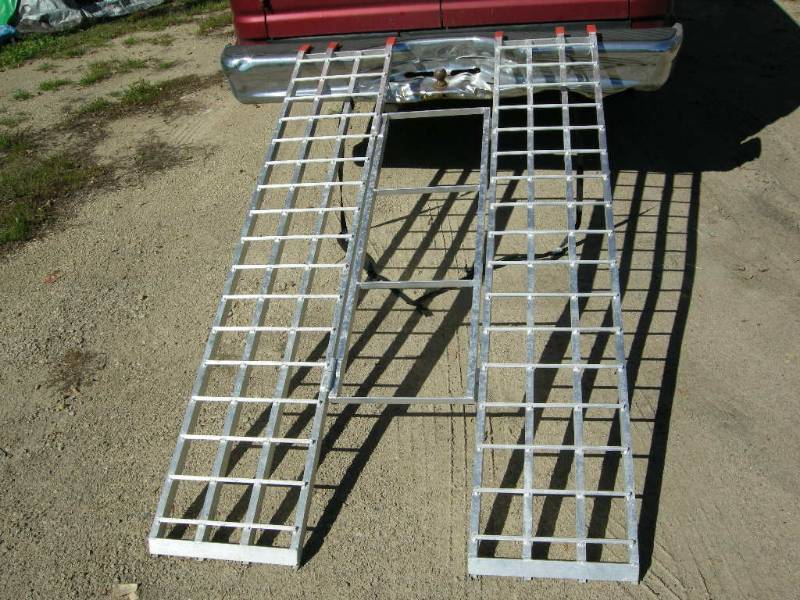 lot 1 image: Tri-fold Aluminum ATV Ramp