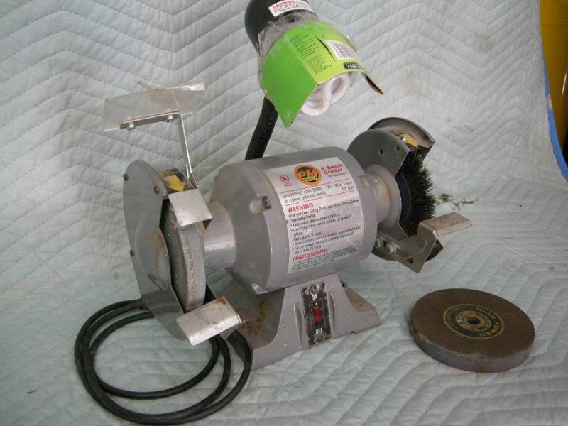 lot 9 image: Bench Grinder