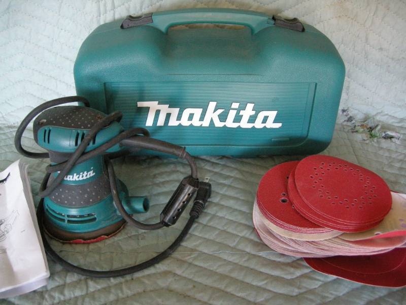 lot 15 image: Makita Sander