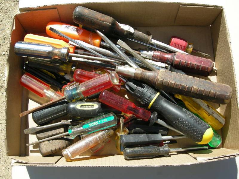 lot 16 image: Group screwdrivers