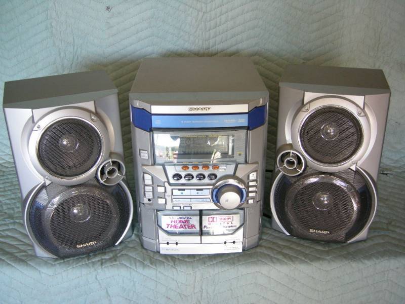 lot 22 image: Sharp Stereo