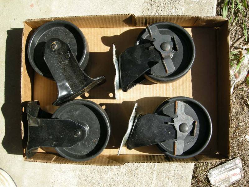 lot 23 image: Set of 4 caster wheels