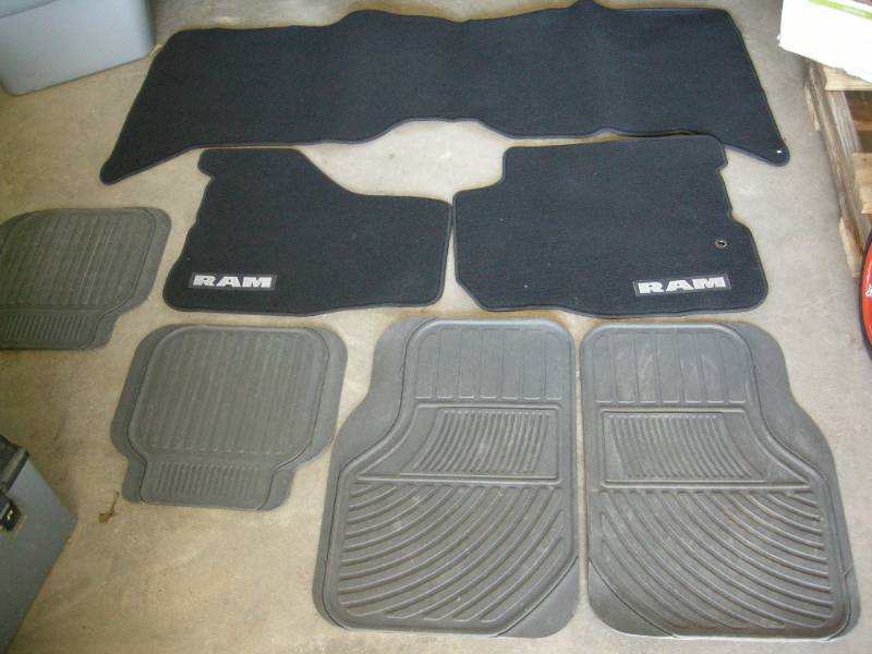 lot 31 image: 2012 Dodge Ram Floormats