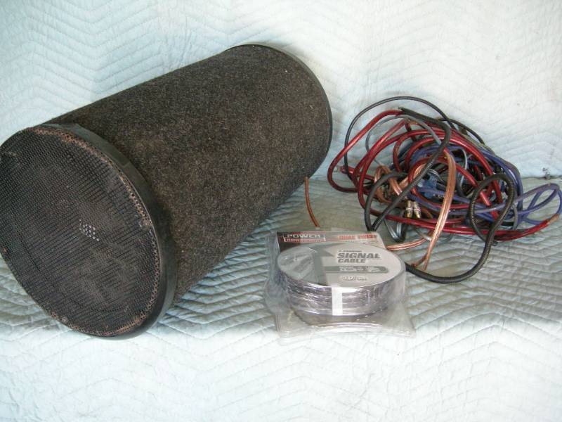 lot 32 image: Subwoofer and wiring
