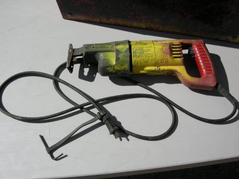 lot 35 image: Milwaukee Sawzall