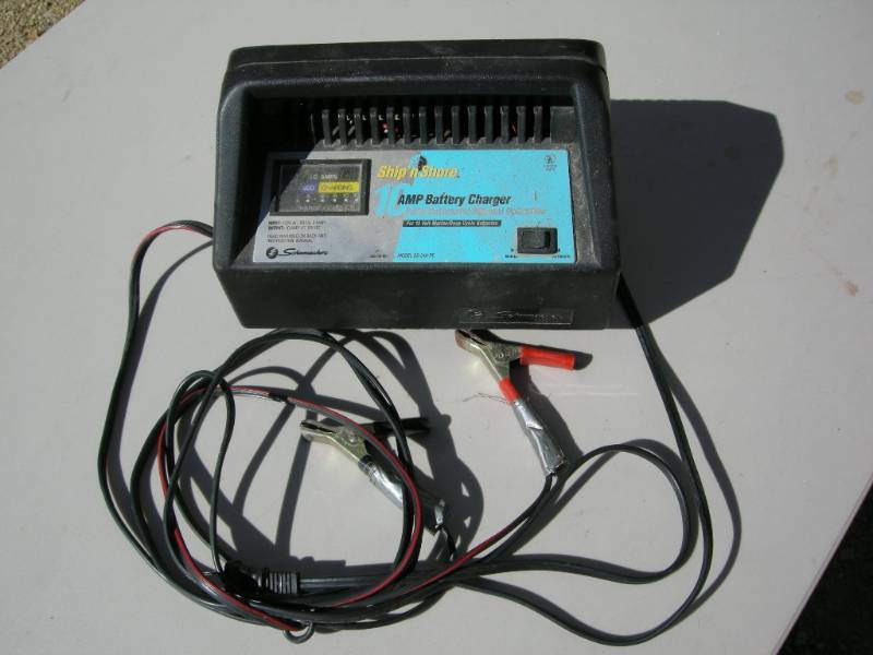 lot 39 image: Schumacher Ship-N-Shore Charger
