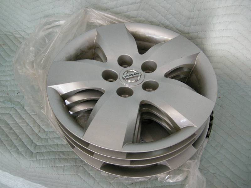 lot 45 image: Nissan Wheel Covers