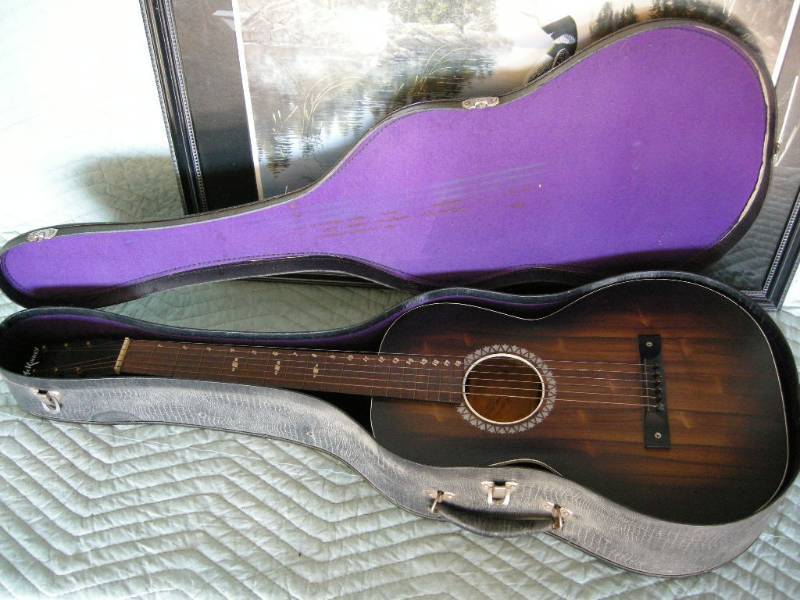 lot 50 image: Vintage McKinney Guitar