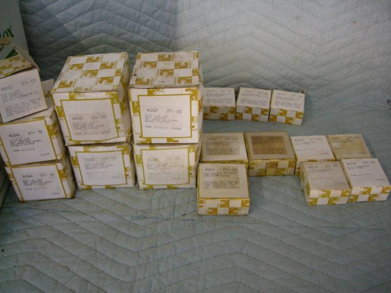 lot 62 image: 516 Cap Screws, Nuts, Lockwashers