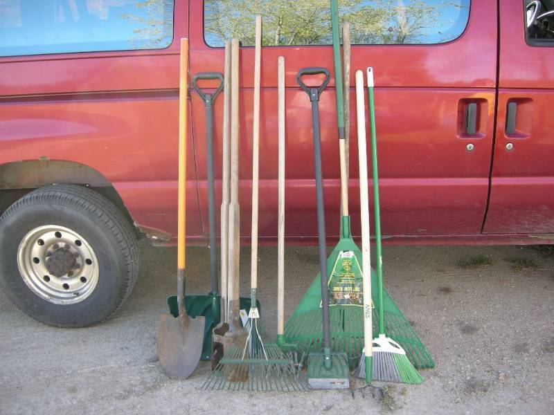 lot 63 image: Group GardenYard Tools