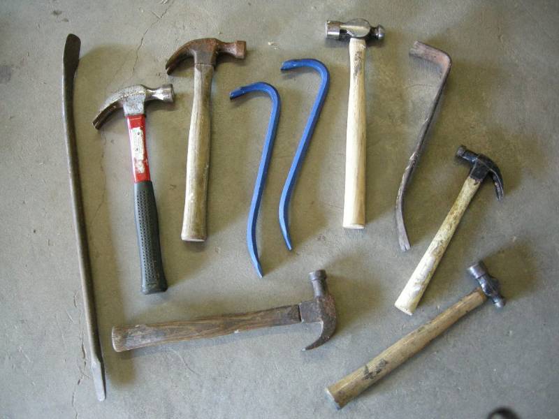 lot 66 image: Hammers & Pry Bars