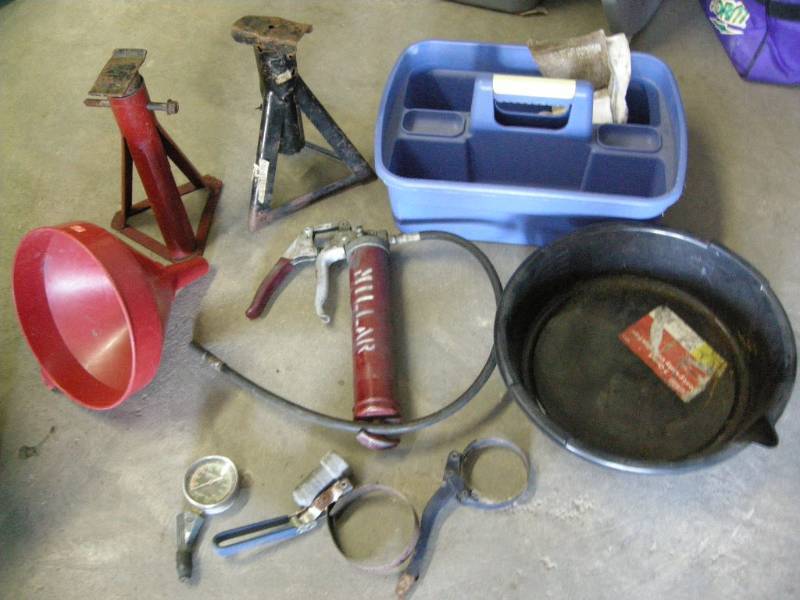lot 72 image: Automotive Maintenance Items