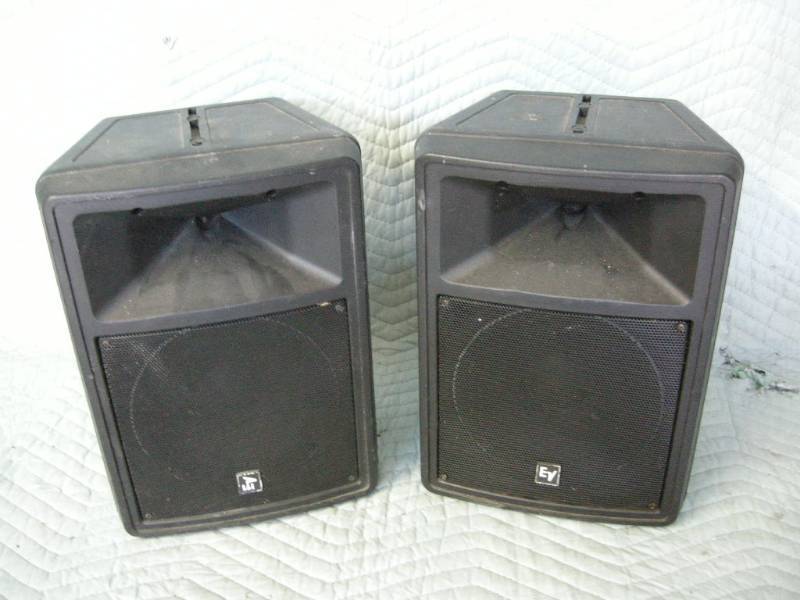 lot 75 image: 2 EV Sx80 Speakers