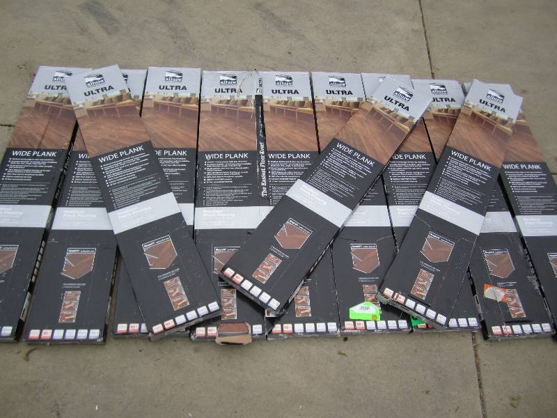 lot 3 image: Lot of 12 cases, trafficMASTER Allu...