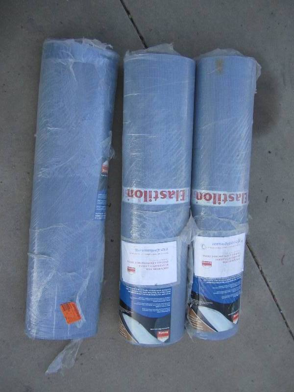 lot 20 image: lot of 3 rolls but one may be a par...