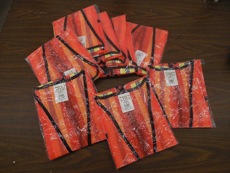(10) SAFETY VESTS SIZE XL