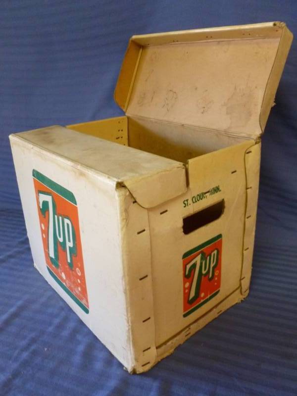 Vintage 7Up Case