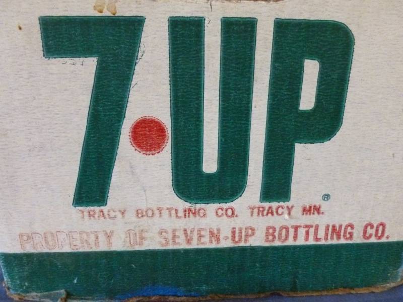 Vintage 7Up Case