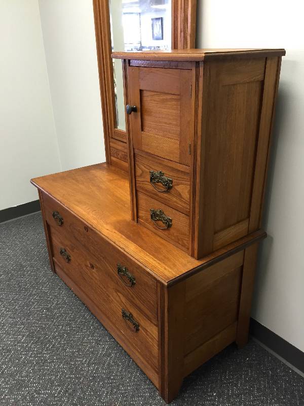 Really nice antique butlers oak dresser with mirror and side compartment