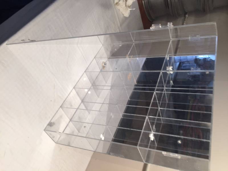 CLEAR DISPLAY CASE