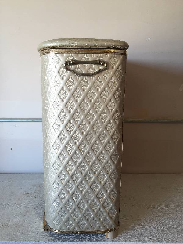 LAUNDRY HAMPER