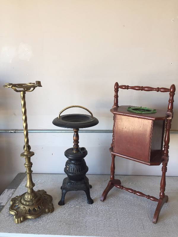 VINTAGE ASH TRAYS