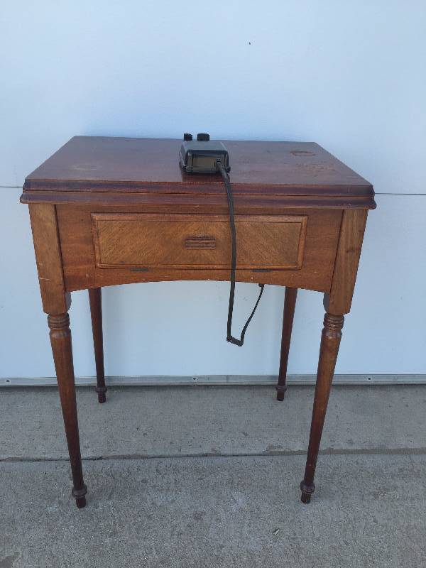 SINGER SEWING MACHINE