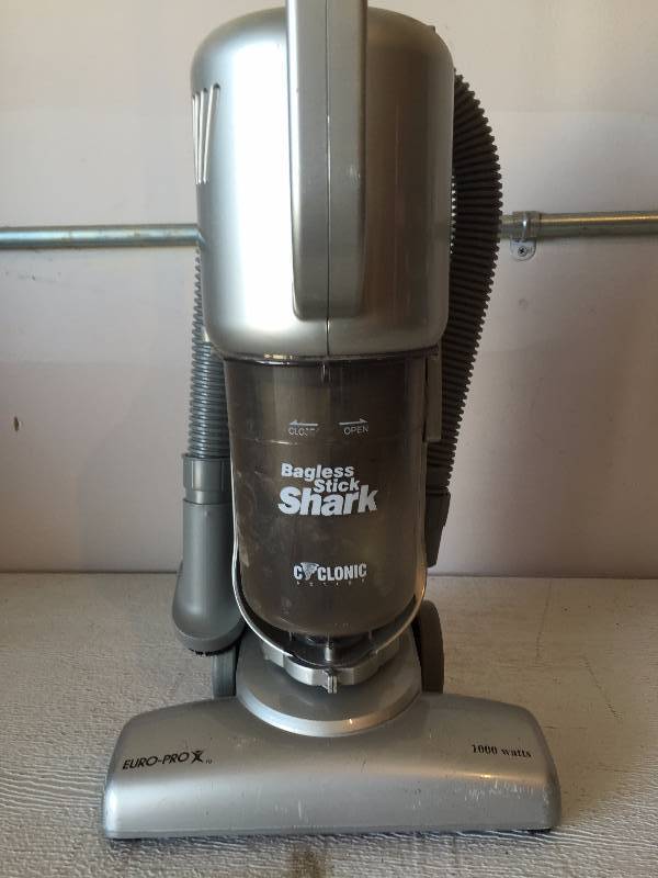 SHARK VACUUM