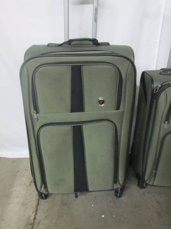 lot 30 image: Fox Luggage Eclipse 3 Piece Spinner Luggage Set