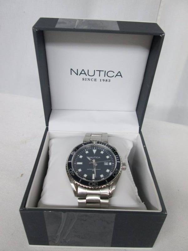 lot 43 image: Nautica Mens Stainless Steel Watch