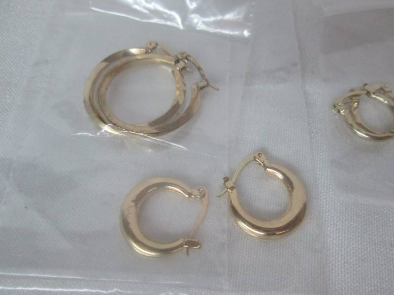 lot 83 image: 10 Pair Goldtone Hoop Earrings Set