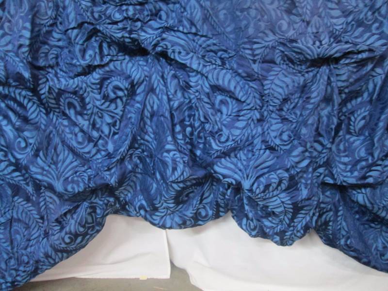 lot 73 image: Alcove Jacqueline Comforter Set - Queen
