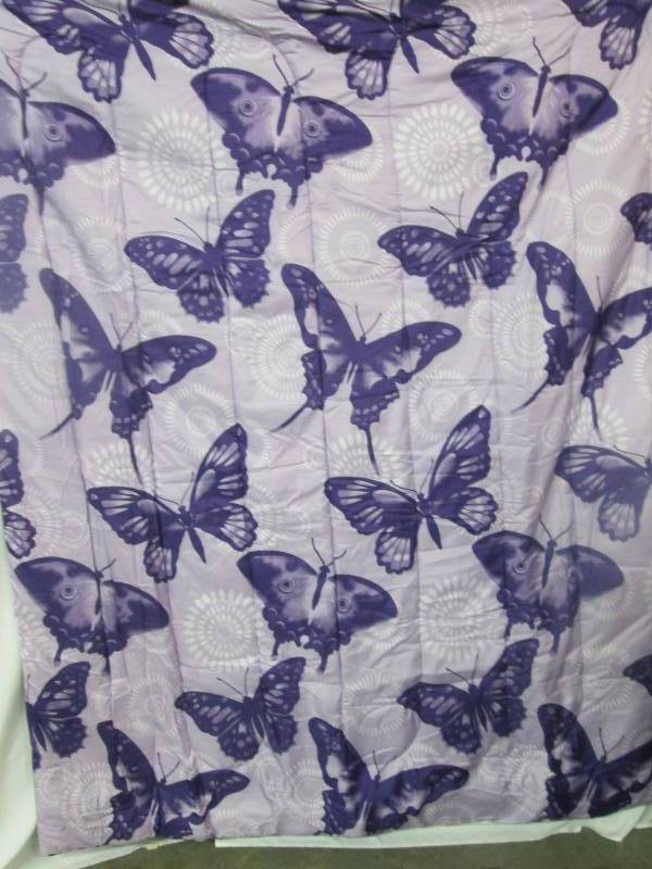 lot 70 image: Alcove Flutter Comforter Set - Full