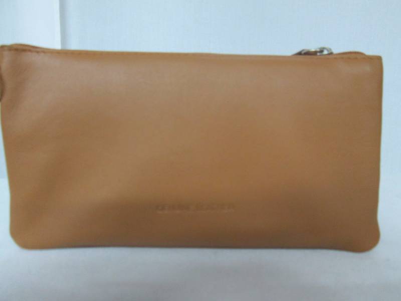 lot 86 image: Womans Mini 3-Gusset Clutch with Zip Crossbody