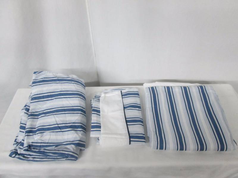 lot 77 image: Alcove 200 Count Printed Sheet Set - Queen