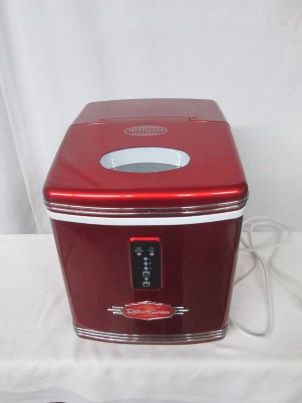 nostalgia retro ice maker