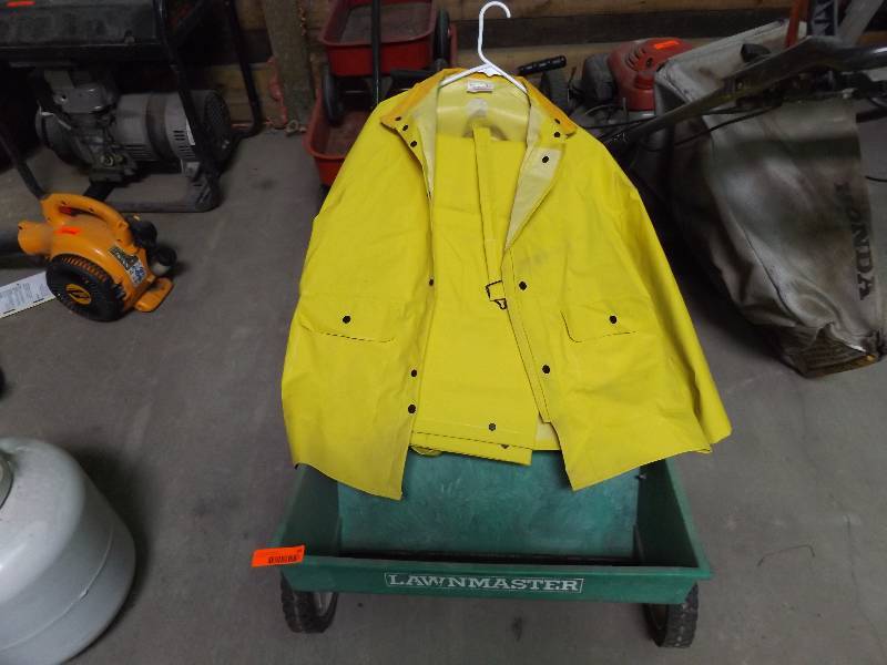 Spreader and Rain Gear