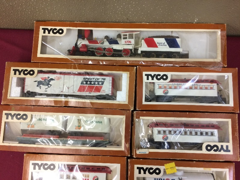 Tyco Trains  cars  collection  lot of 10