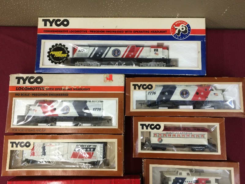 Tyco Trains  cars  collection  lot of 7