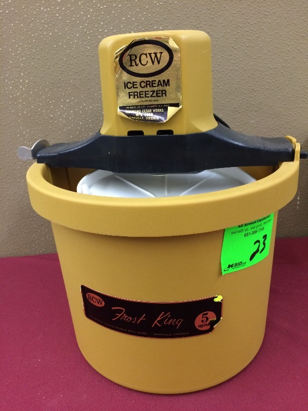 5 Qt Ice Cream Maker - lightly used