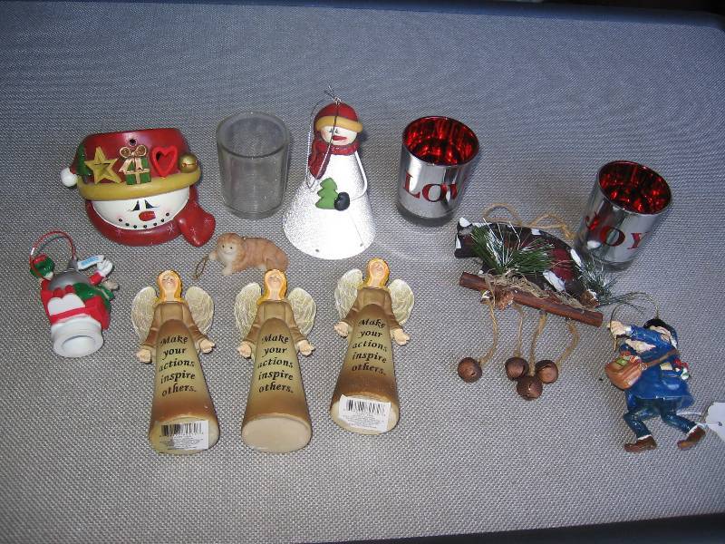 Small lot of Christmas decorations...